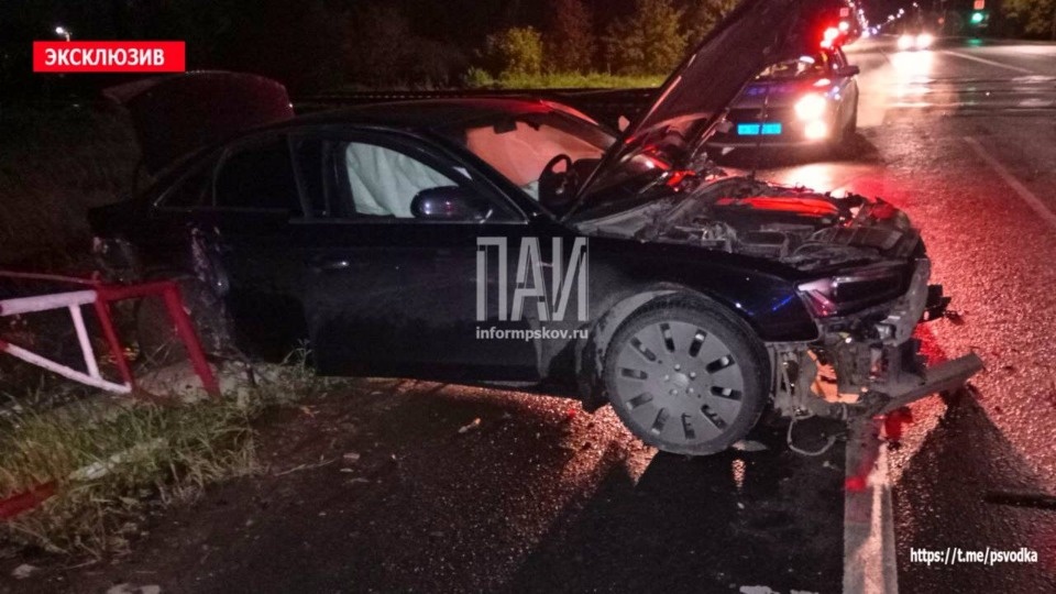 Четверых человек госпитализировали после ДТП на Крестовском шоссе в Пскове Четверых человек госпитализировали после ДТП на Крестовском шоссе в Пскове