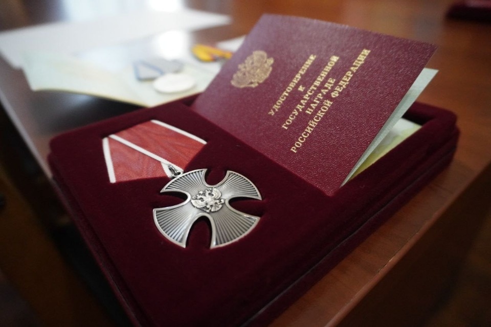 Родным погибших участников СВО из Опочецкого района вручили ордена Мужества