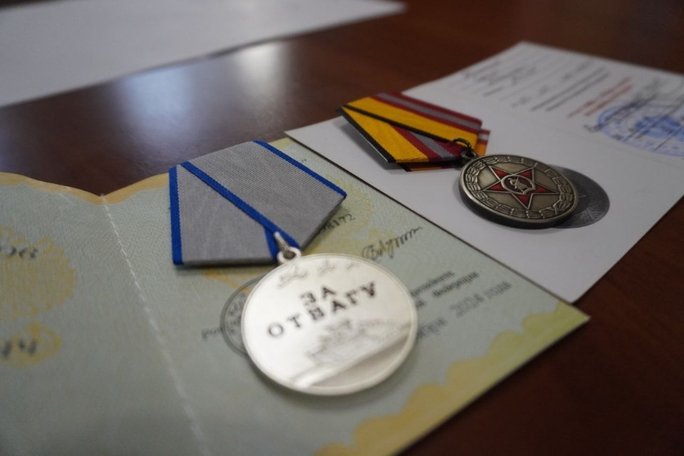 Родным погибших участников СВО из Опочецкого района вручили ордена Мужества