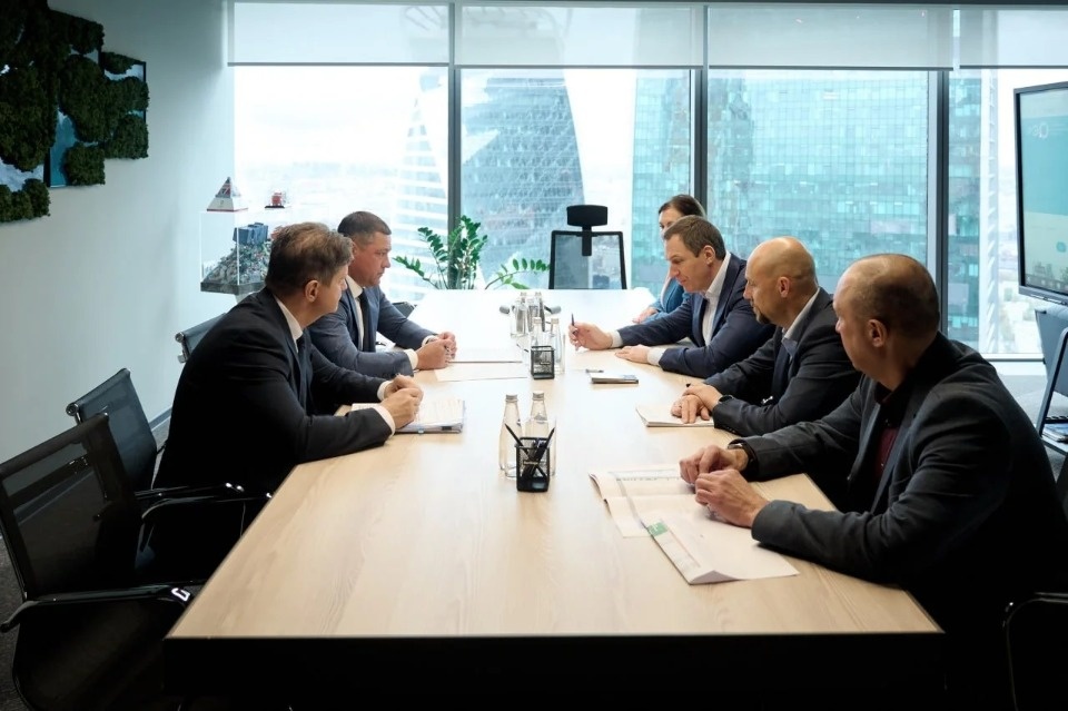 Денис Буцаев и Михаил Ведерников обсудили ход строительства экотехнопарка в Псковской области