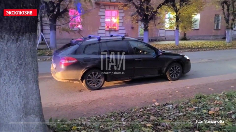 12-летнюю девочку госпитализировали после наезда автомобиля в Гдове 12-летнюю девочку госпитализировали после наезда автомобиля в Гдове