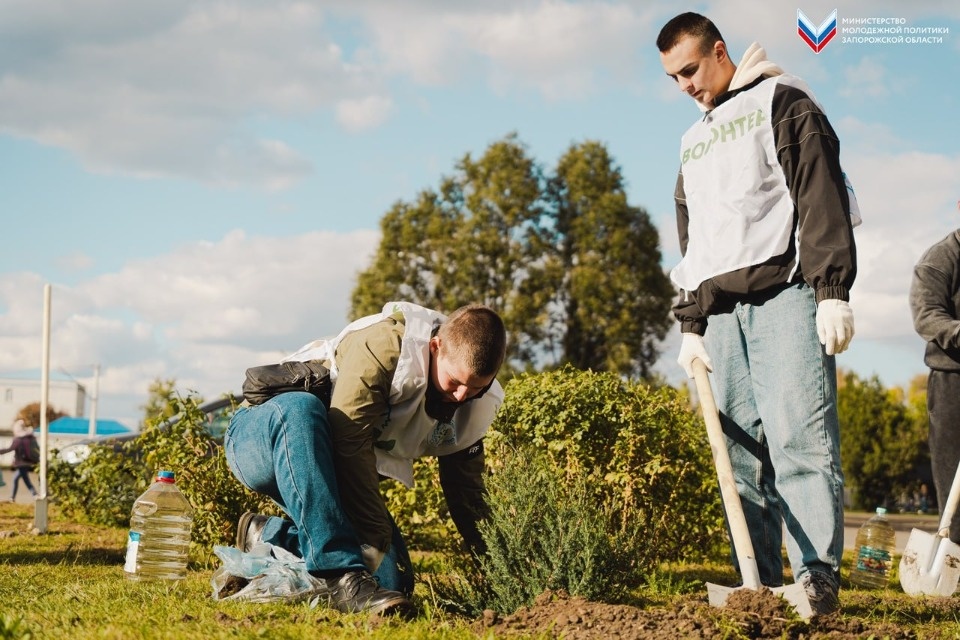 В Мелитополе появилась совместная Аллея псковской и запорожской молодежи В Мелитополе появилась совместная Аллея псковской и запорожской молодежи