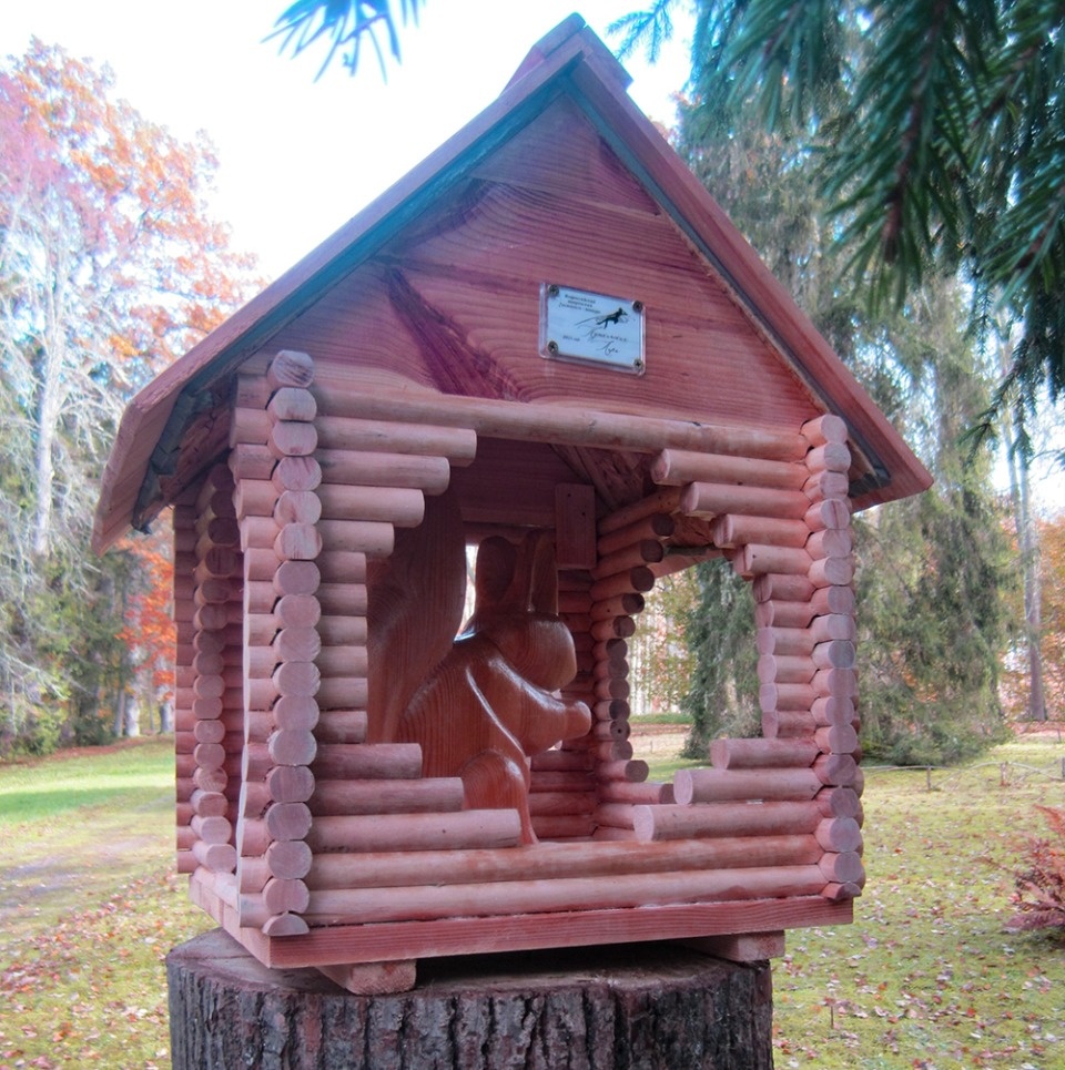 Новый миниатюрный домик появился в парке музея-заповедника «Михайловское»