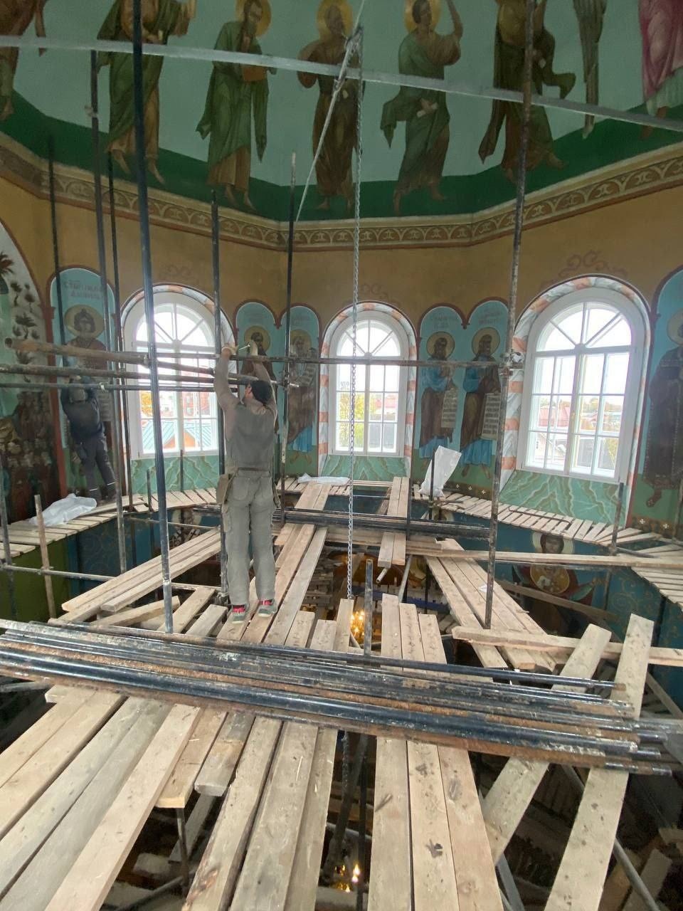 К установке иконостаса в церкви Сорока Севастийских мучеников в Печорах готовятся реставраторы