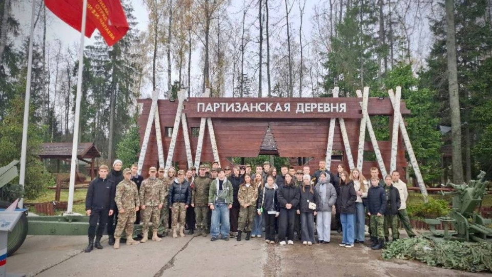 Парк «Патриот» в Москве посетила пятая группа молодежи из Псковской области Парк «Патриот» в Москве посетила пятая группа молодежи из Псковской области