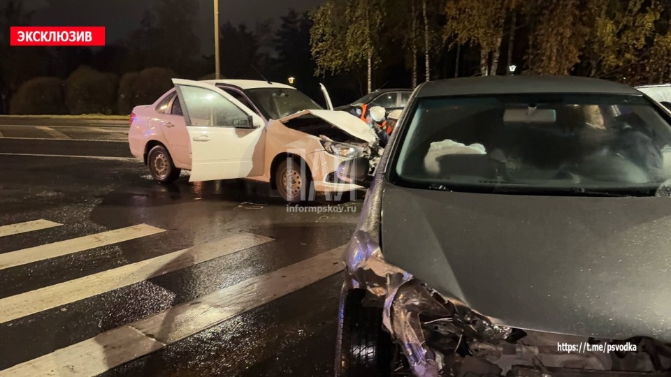 Два человека пострадали в результате ДТП в Пскове Два человека пострадали в результате ДТП в Пскове
