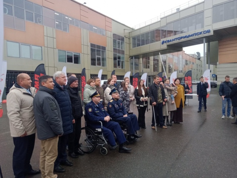 Еще четыре автомобиля вручили псковским ветеранам СВО