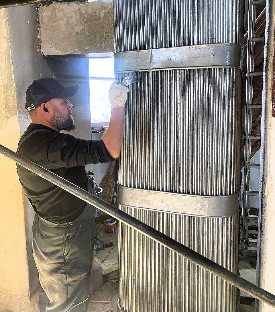 Старинную металлическую печь сохранили в церкви в Печорах Старинную металлическую печь сохранили в церкви в Печорах