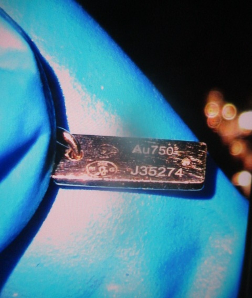 Ввоз золотых украшений с бриллиантами пересекли псковские таможенники