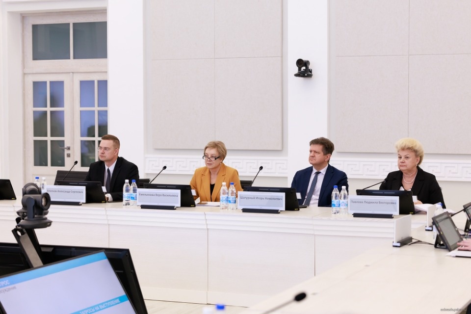 Три заглавные буквы