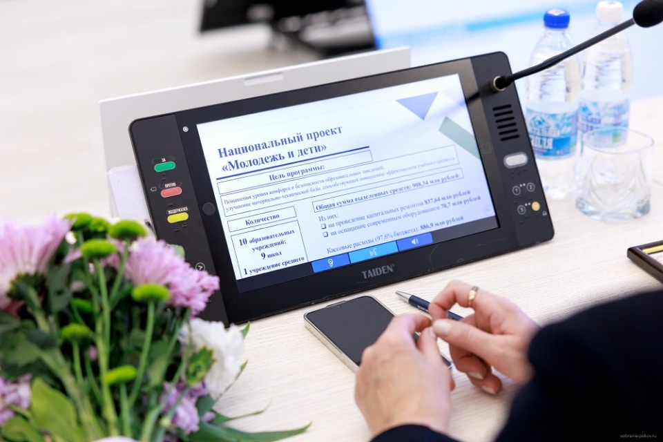 Три заглавные буквы