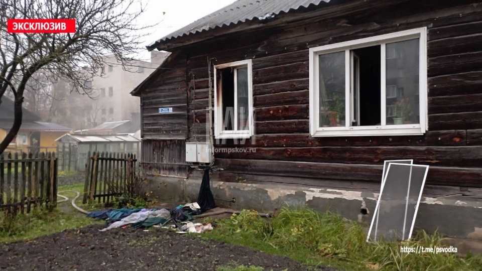 Женщина наглоталась дыма на пожаре в жилом доме в Невеле