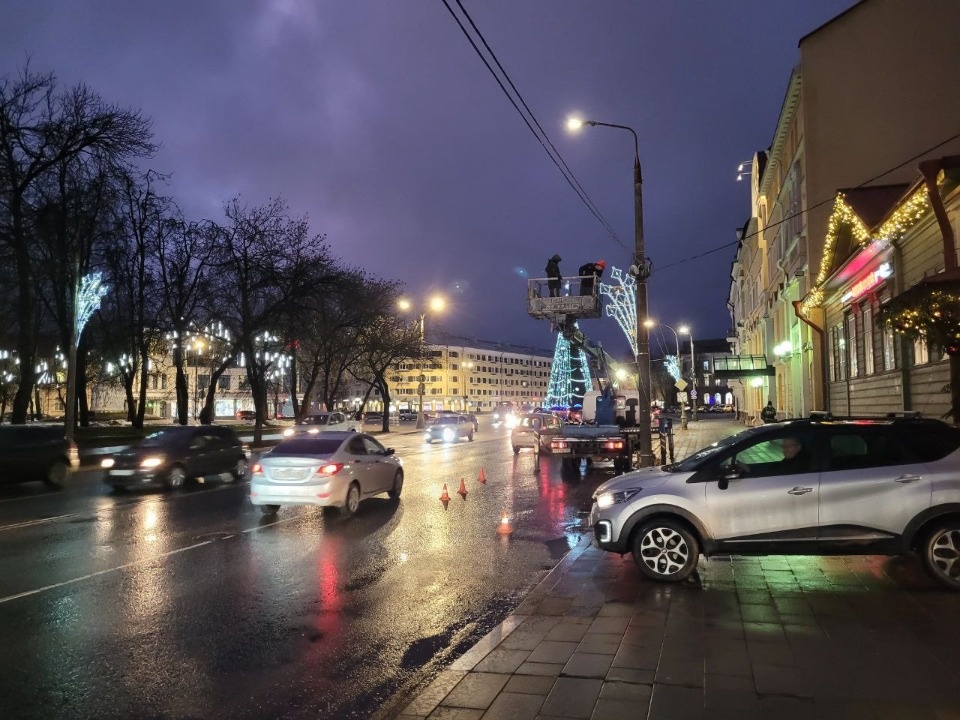 К 14 декабря улицы Пскова украсят новогодней иллюминацией