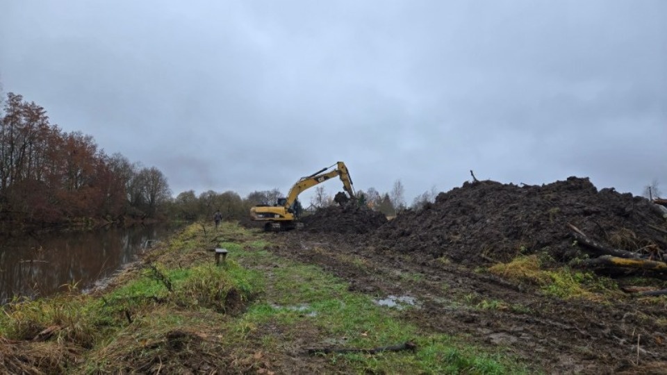 19 тыс. кубометров донного грунта извлекли в ходе расчистки реки Утроя в Пыталово