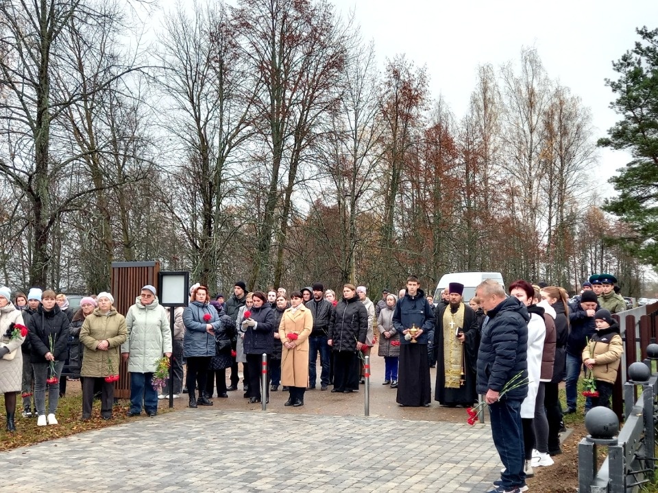 Открытие мемориальных плит погибшим на СВО прошло в Себеже
