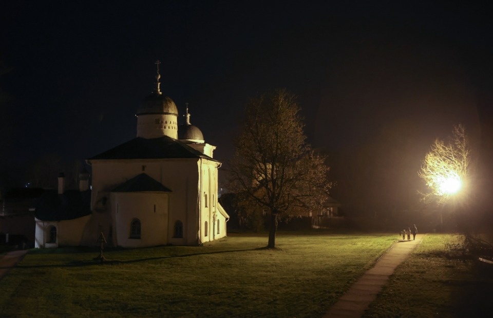 «Тени» Изборска