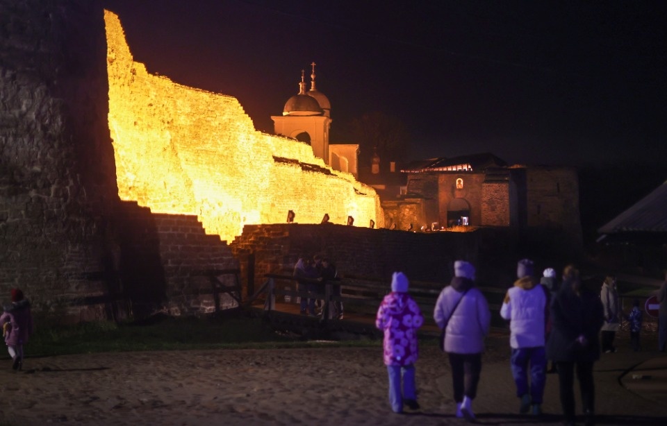 «Тени» Изборска