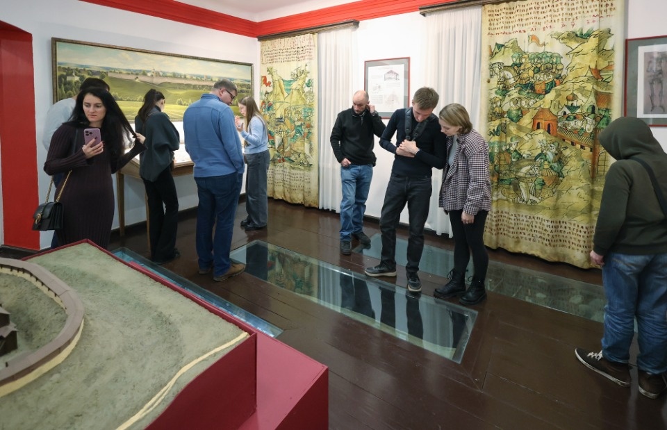 «Тени» Изборска