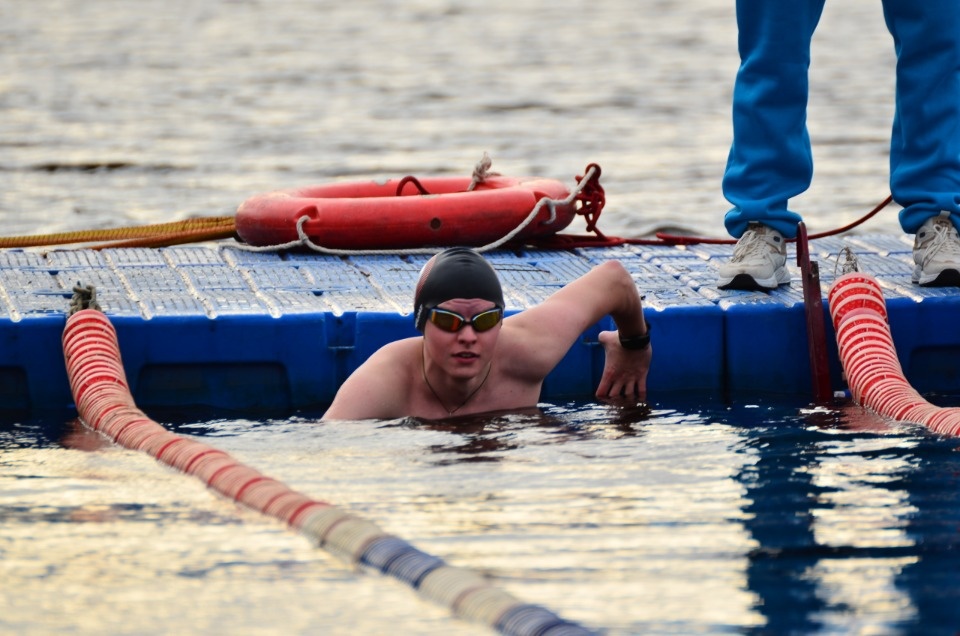 Более 100 спортсменов поучаствовали в Чемпионате и Кубке Псковской области по зимнему плаванию