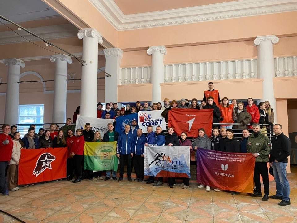 Субботник прошел в здании будущего молодежного центра в Великих Луках Субботник прошел в здании будущего молодежного центра в Великих Луках