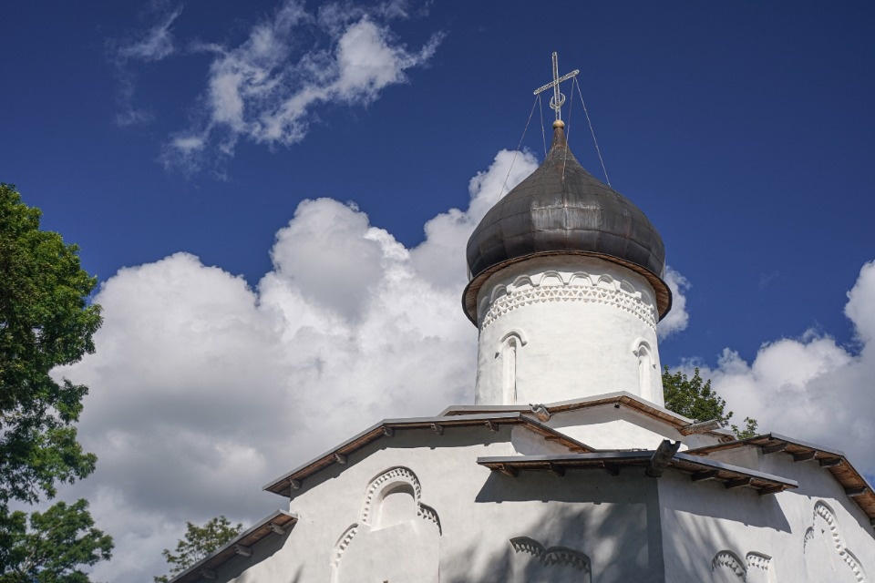 Специалисты московского реставрационного центра изучают церковь Успения Богородицы в Мелетово