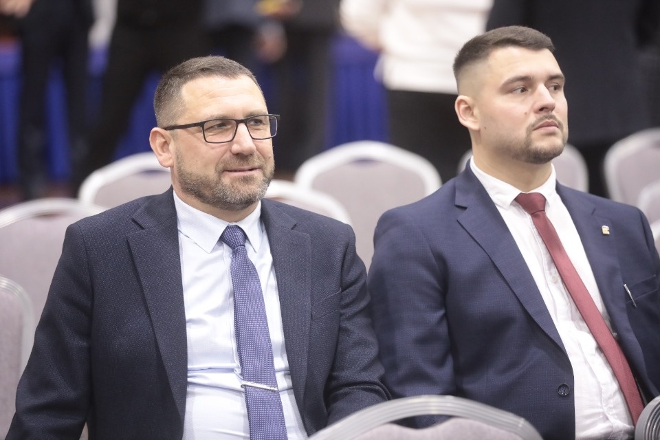 Теснее ряды!