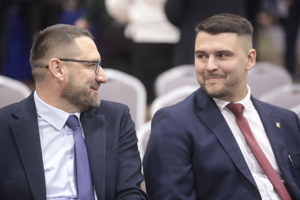 Теснее ряды!