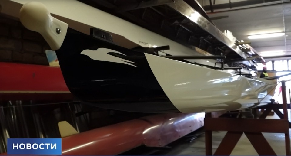 Псковская спортшкола получила гоночную лодку международного уровня Псковская спортшкола получила гоночную лодку международного уровня