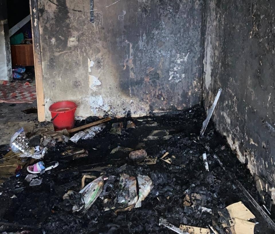 15 человек эвакуировали при пожаре в многоквартирном доме в Стругах Красных 15 человек эвакуировали при пожаре в многоквартирном доме в Стругах Красных