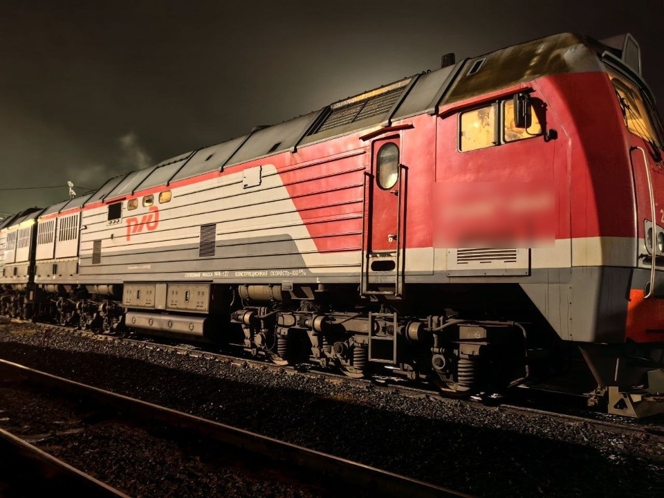 Более 400 кг дизельного топлива незаконно слили с тепловоза в Псковской области