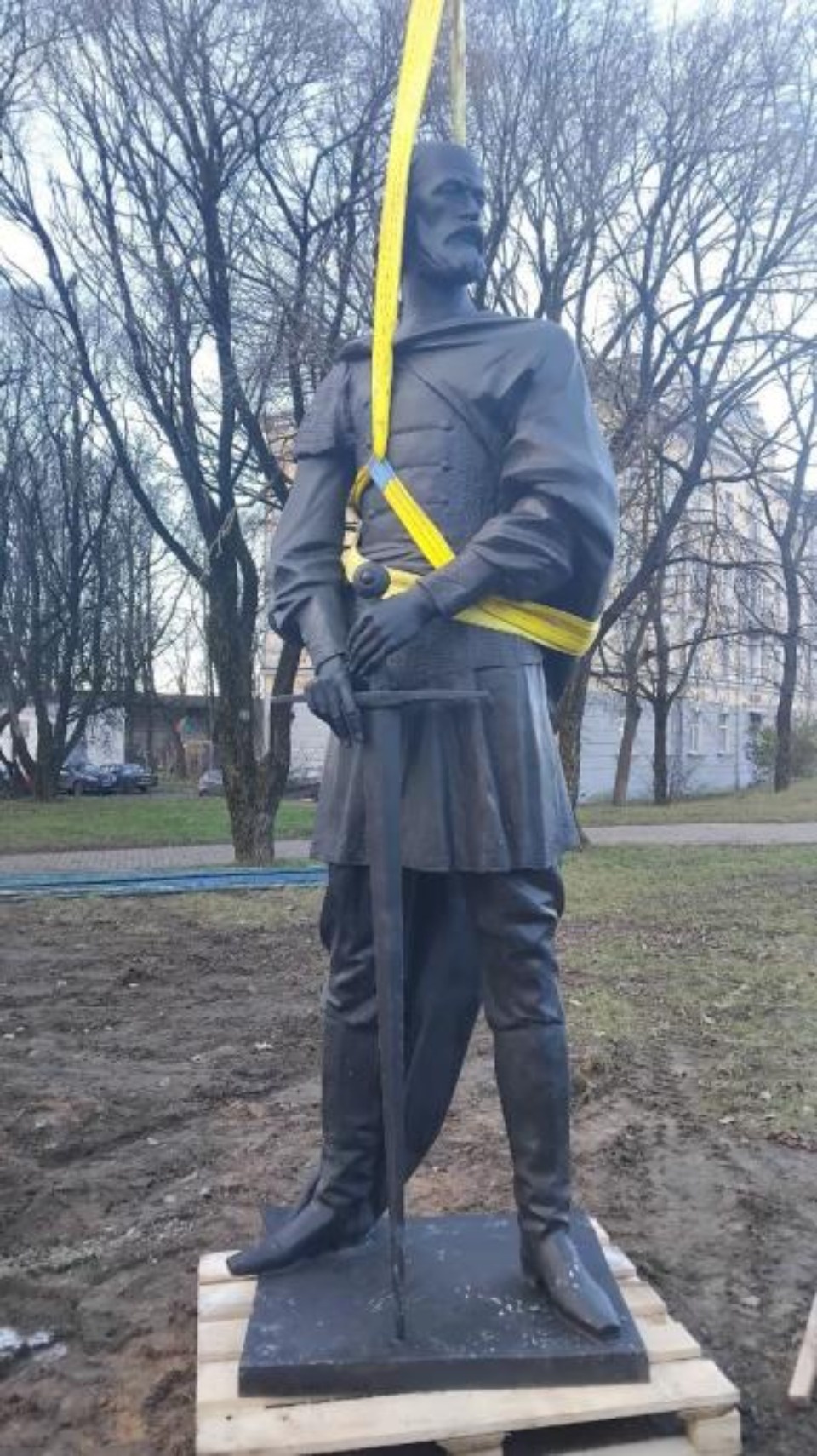 Памятник князю Довмонту устанавливают в Пскове 