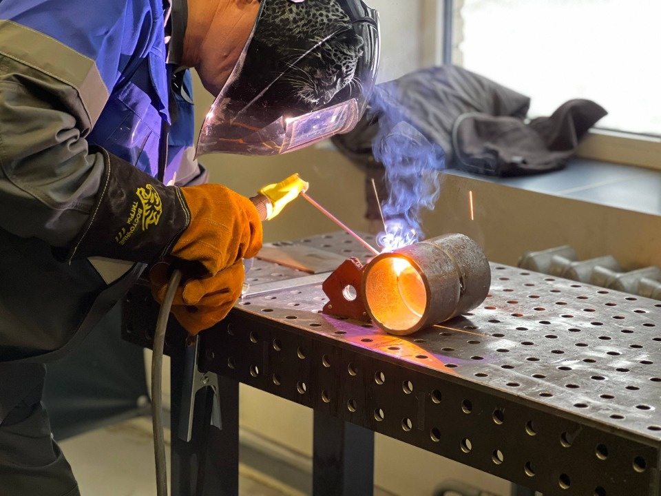 Сварщики боролись за победу на конкурсе «Лучший по профессии» в Пскове