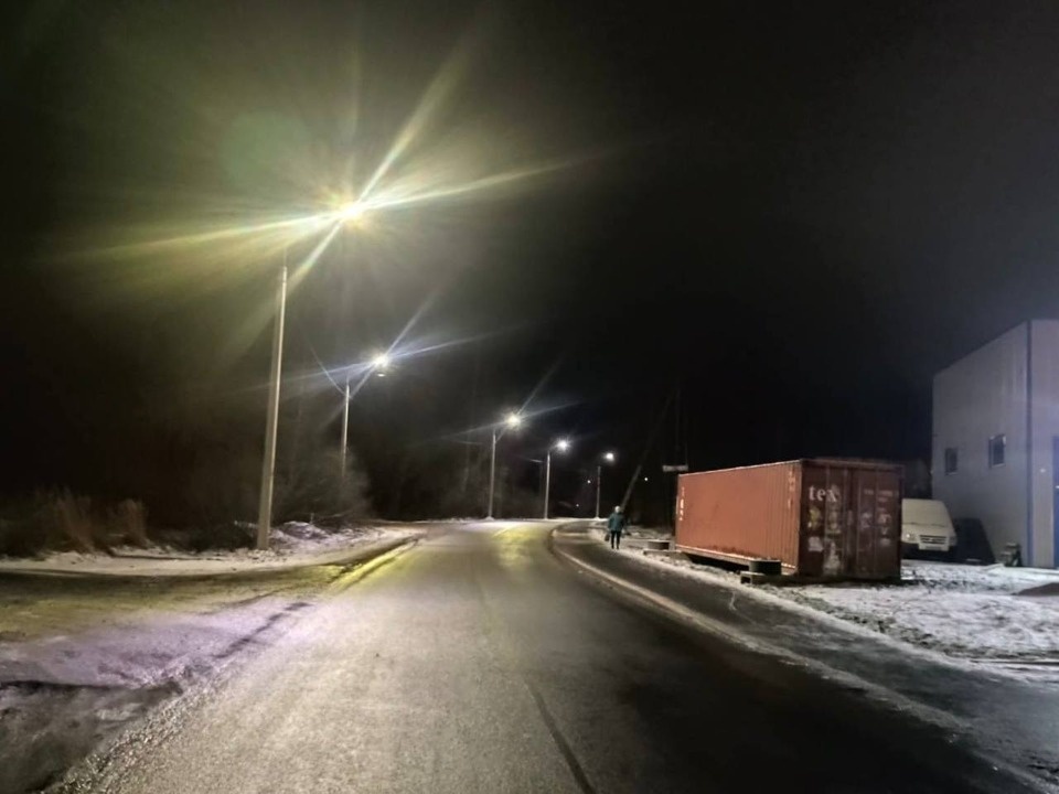 Установку освещения завершили в псковском Силово-Медведово Установку освещения завершили в псковском Силово-Медведово