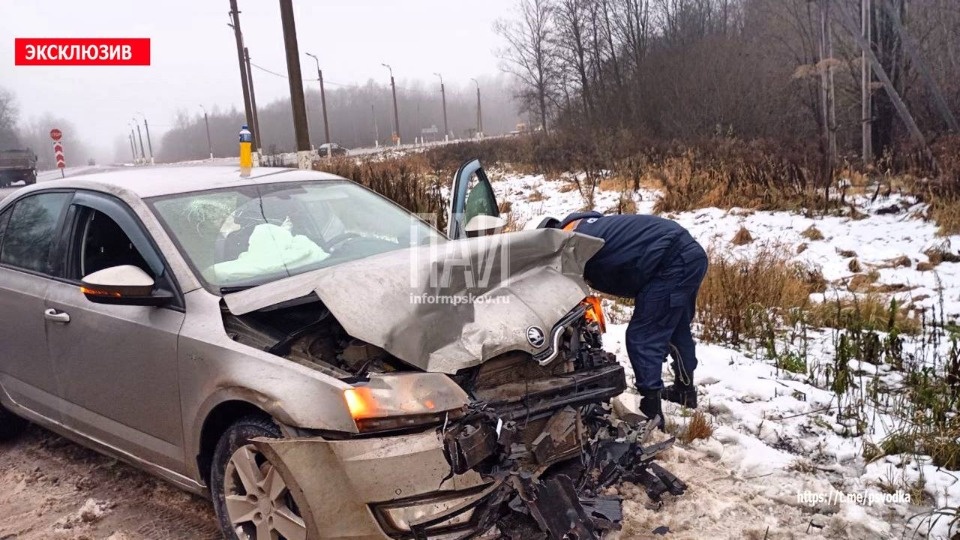Два человека пострадали в ДТП на улице Николая Васильева в Пскове