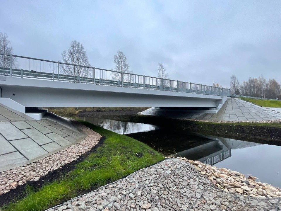Мост через реку Локнянка в Палкинском округе отремонтировали по нацпроекту