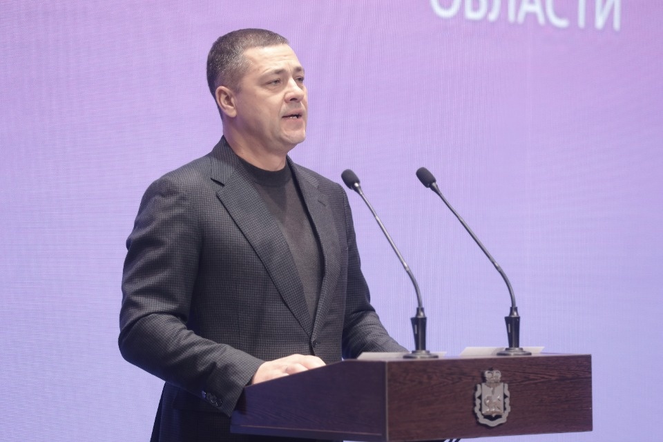Михаил Ведерников вручил почетные знаки «Заслуженный доброволец Псковской области»