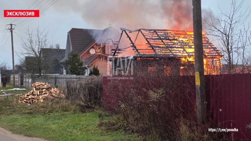 Дом горел в Невеле из-за взрыва газового баллона