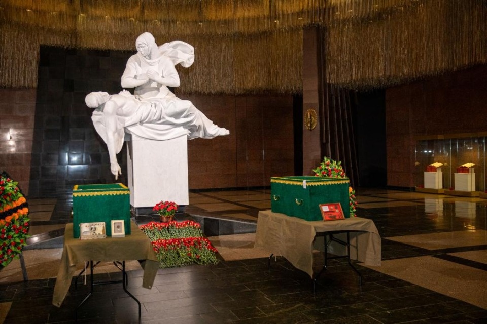 Останки двух казахских бойцов, погибших на псковской земле в годы войны, передали для захоронения на Родине