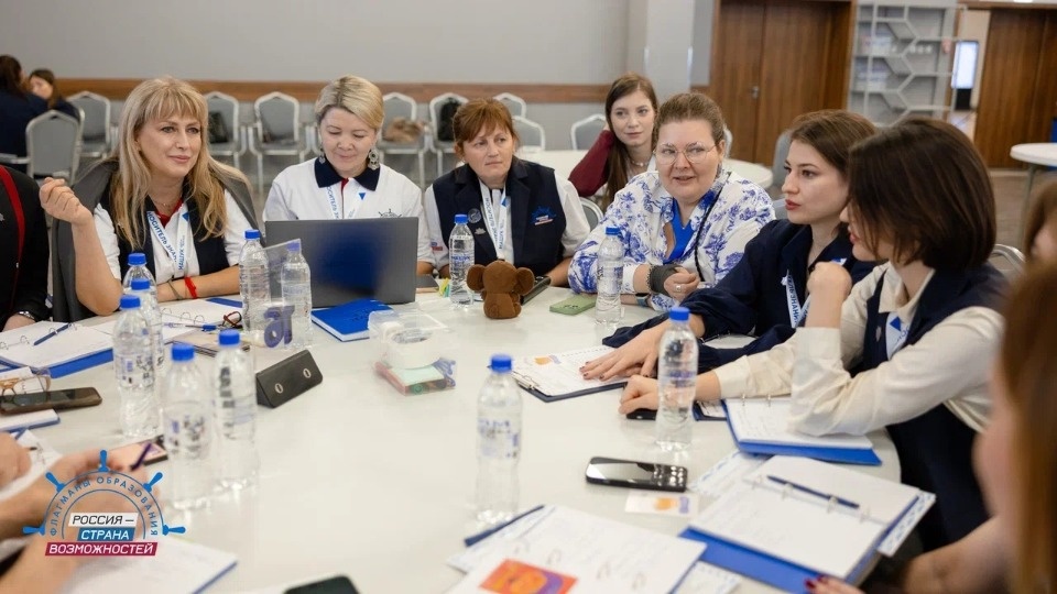 Два псковских педагога стали победителями трека «Наставничество» проекта «Флагманы образования» Два псковских педагога стали победителями трека «Наставничество» проекта «Флагманы образования»