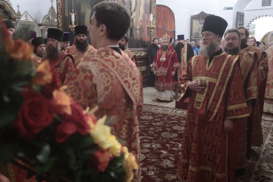 Мощи великомученика Георгия Победоносца встретили в Пскове 