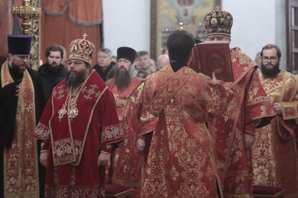 Мощи великомученика Георгия Победоносца встретили в Пскове 