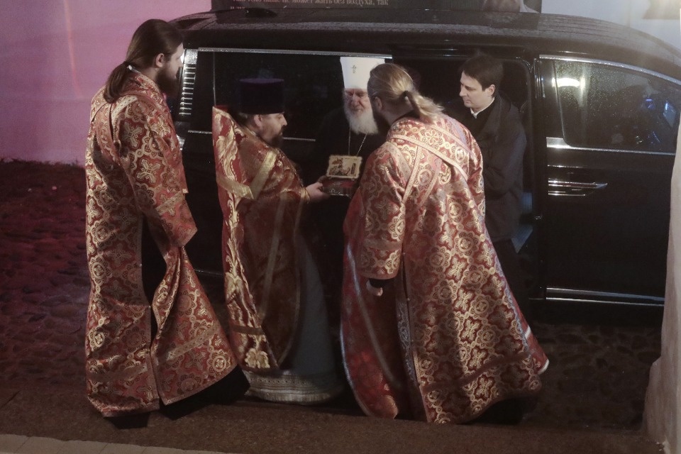 Мощи великомученика Георгия Победоносца встретили в Пскове 