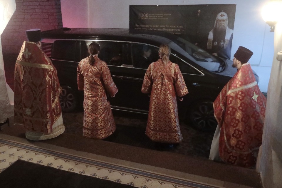 Мощи великомученика Георгия Победоносца встретили в Пскове 