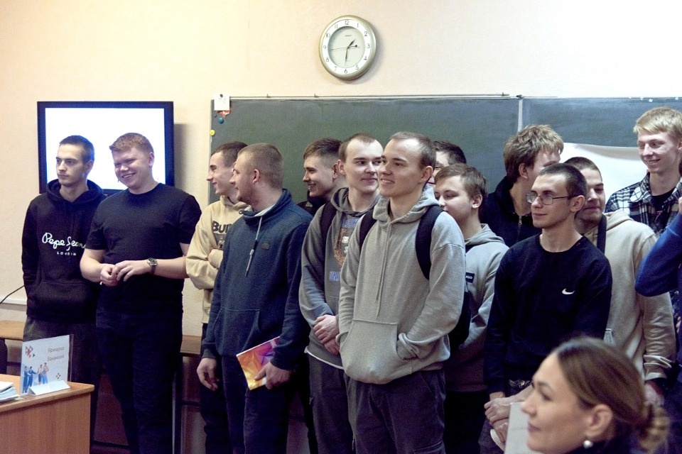 Завод «Титан-Полимер» принял участие в ярмарке трудоустройства для выпускников Псковского политехнического колледжа