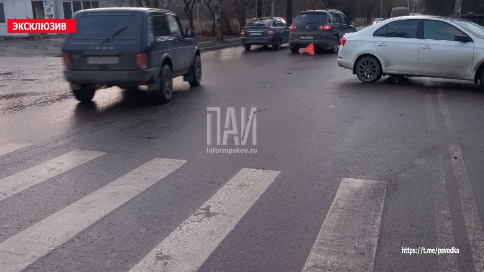 10-летнего ребенка сбил автомобиль в Великих Луках 10-летнего ребенка сбил автомобиль в Великих Луках