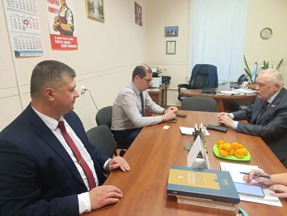 Председатель российского профсоюза промышленности Андрей Чекменёв посетил Псковскую область