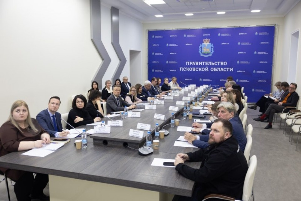 Михаил Ведерников провел серию встреч с фракциями областного Собрания