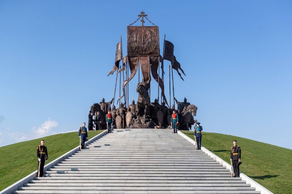 Создателей мемориала «Александр Невский с Дружиной» в Самолве отметили премией Правительства РФ