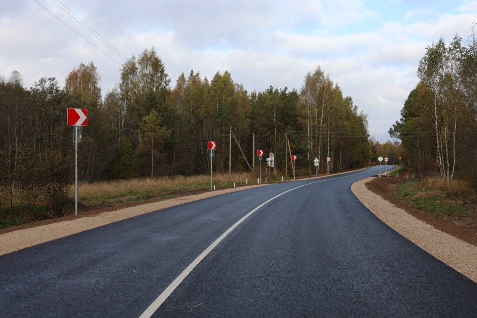 Свыше 30 км стратегически важных маршрутов отремонтировали в Псковской области с начала года