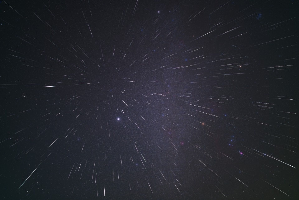 Псковский астроном-любитель снял метеорный поток Геминиды над карельским монастырем